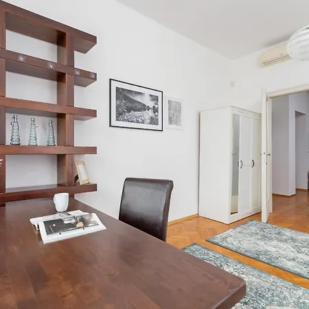Slowacki Avenue Family Cracow By Renters Apartment Krakow