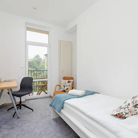 Slowacki Avenue Family By Renters