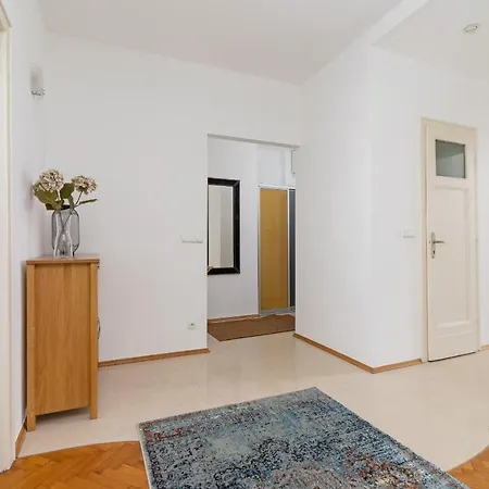Slowacki Avenue Family Cracow By Renters