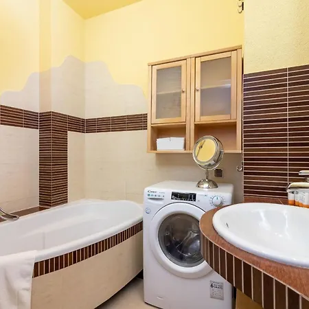 Slowacki Avenue Family Cracow By Renters Apartment *