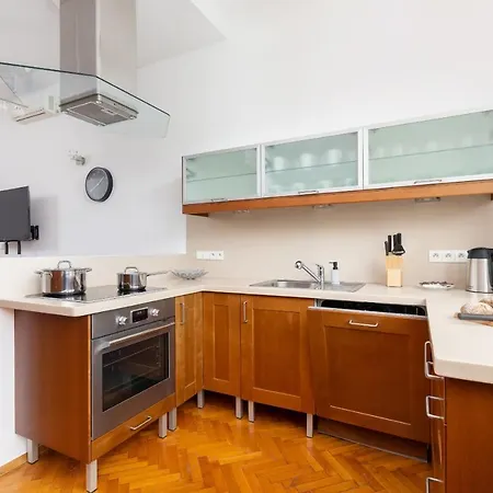 Slowacki Avenue Family Cracow By Renters Apartment