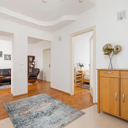 Slowacki Avenue Family Cracow By Renters *