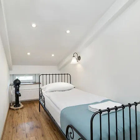 Slowacki Avenue Family Cracow By Renters Apartment Krakow