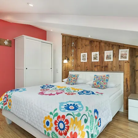 Slowacki Avenue Family Cracow By Renters Apartment