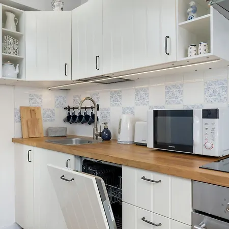 Slowacki Avenue Family Cracow By Renters Apartment