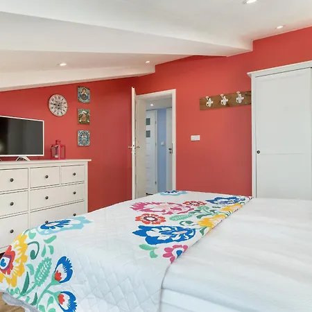 Apartment Slowacki Avenue Family Cracow By Renters