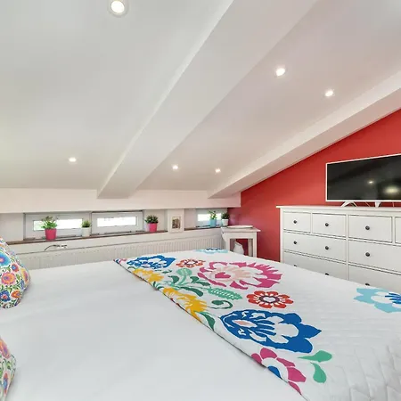 Apartment Slowacki Avenue Family Cracow By Renters *