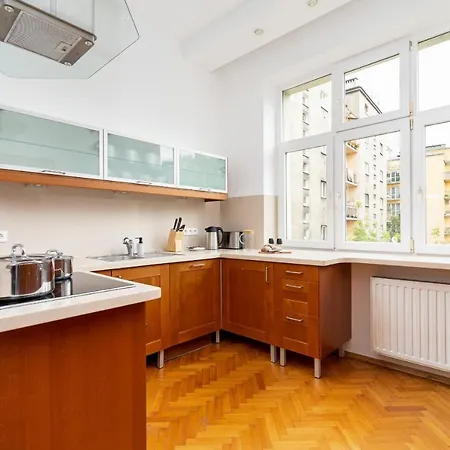 Slowacki Avenue Family Cracow By Renters דירה